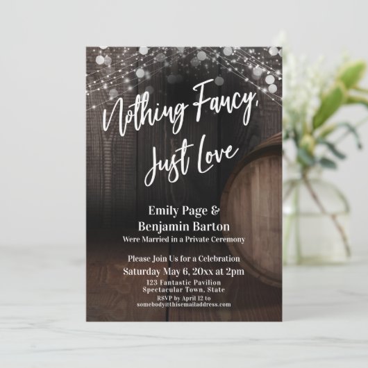 Nichts Extravagant, nur Liebe Weinfass und Lichter Einladung (Stehend Vorderseite)