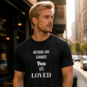Nichts hat sich geändert, du wirst geliebt Basic D T-Shirt