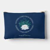 Nichts kommt aus dem Nichts - der weiße Lotus Zubehörtasche (Rückseite)