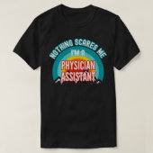 Nichts kümmert mich, ich bin Arzt Assistentin Funn T-Shirt (Design vorne)