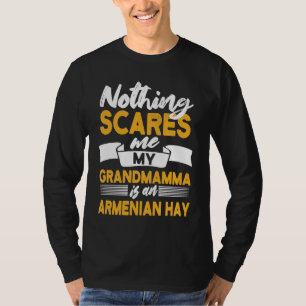 Nichts macht mir Angst, meine Großmutter ist Armen T-Shirt