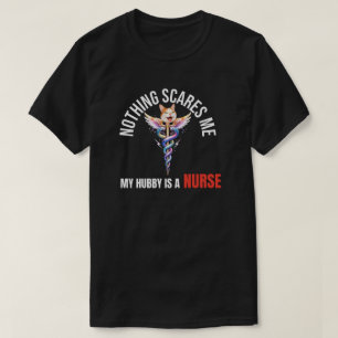 Nichts schreckt mich, mein Mann ist Krankenpfleger T-Shirt