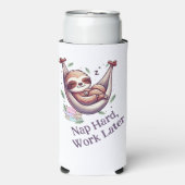 Nickerchen Hard Sloth Selters Dosenkühler (Seltzer Vorderseite)