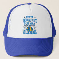 Nie den alten Mann unterschätzen, der Volleyball s