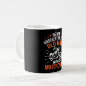 Nie ein altes, sonniges Motorrad unterschätzen Kaffeetasse (Vorderseite Links)