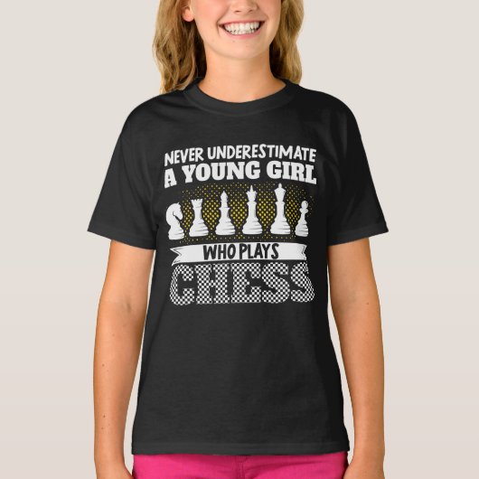 Nie ein junges Mädchen unterschätzen, das Schach s T-Shirt (Vorderseite)