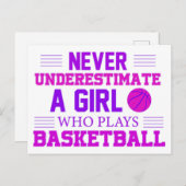 Nie ein Mädchen unterschätzen, das Basketball spie Postkarte (Vorne/Hinten)