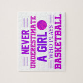 Nie ein Mädchen unterschätzen, das Basketball spie Puzzle (Vertikal)