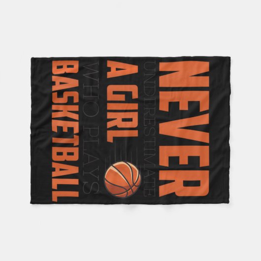 Nie ein Mädchen unterschätzen, das Bysketbyll Fu s Fleecedecke (Vorderseite (Horizontal))