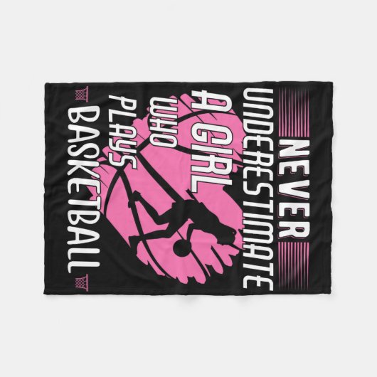 Nie ein Mädchen unterschätzen, das bysketbyll spie Fleecedecke (Vorderseite (Horizontal))