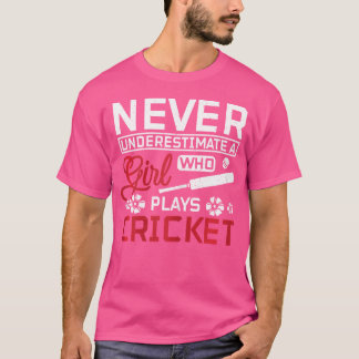 Nie ein Mädchen unterschätzen, das Cricket spielt T-Shirt