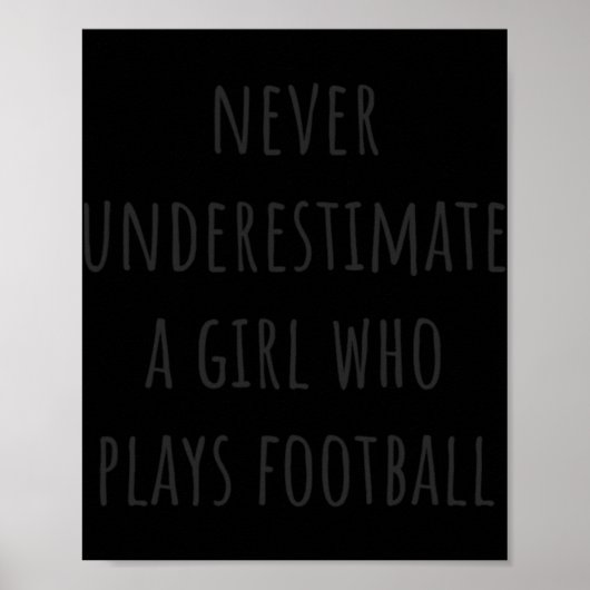 Nie ein Mädchen unterschätzen, das Fußball spielt Poster (Vorne)