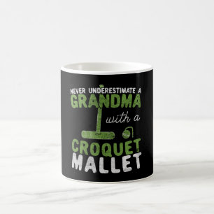 Nie ein Oma unterschätzen mit einer Croquet Malle Kaffeetasse