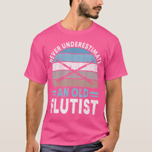 Nie einen alten Flötenspieler unterschätzen T-Shirt