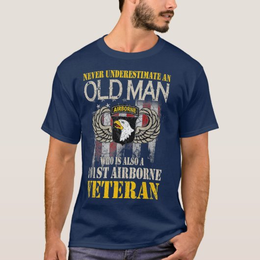 Nie einen alten Mann 101. Im Flugzeug unterschätze T-Shirt (Vorderseite)
