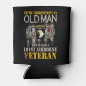 Nie einen alten Mann unterschätzen 101. Im Flugzeu Dosenkühler (Vorderseite)