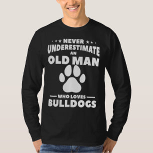 Nie einen alten Mann unterschätzen, der Bullhunde T-Shirt