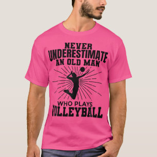 Nie einen alten Mann unterschätzen, der Volleyball T-Shirt
