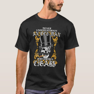 Nie einen alten Mann unterschätzen, der Zigarren r T-Shirt