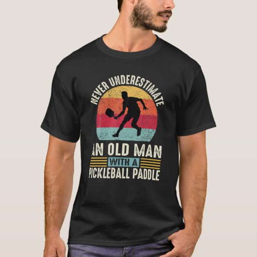 Nie einen alten Mann unterschätzen Funny Picklebal T-Shirt (Vorderseite)