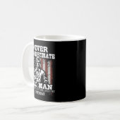 Nie einen alten Mann unterschätzen - Patriotisches Kaffeetasse (Vorderseite Links)