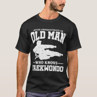 Nie einen alten Mann unterschätzen Taekwondo Hoodi T-Shirt