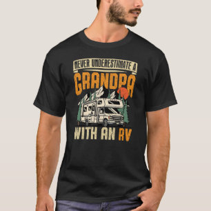Nie einen Großvater mit RV unterschätzen T-Shirt