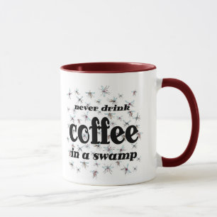 Nie Kaffee in der Sumpf-Tasse Tasse
