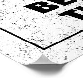 Nie kümmert sich der Hund um das eigentümliche Zei Poster (Ecke)