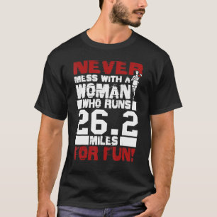 Nie mit einer Frau, die 26 2 km für Fu läuft T-Shirt