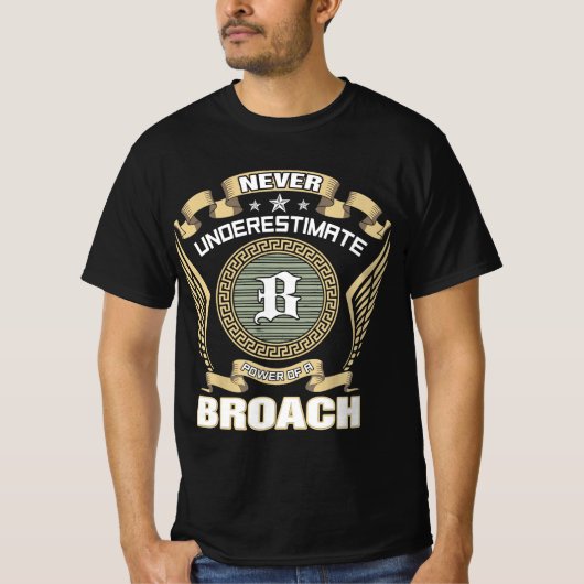 NIE_UNDERESTIMATE_POWER_OF_A_BROACH T-Shirt (Vorderseite)