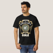 NIE_UNDERESTIMATE_POWER_OF_A_COLE T-Shirt (Vorne ganz)