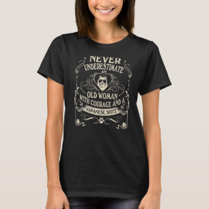 Nie unterschätzen alter Frauenkurs und japanische T-Shirt