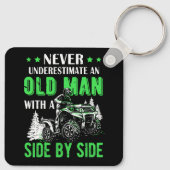 Nie unterschätzen, ein alter Mann Offroad Utv ATV  Schlüsselanhänger (Rückseite)