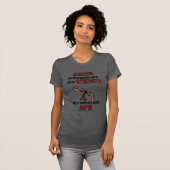 Nie unterschätzen... Frau/Libelle...APS T-Shirt (Vorne ganz)