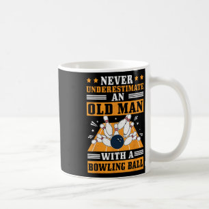 Nie unterschätzen Old Man Bowling Ball Mens Bowl B Kaffeetasse