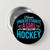 Nie unterschätzen wir Girl Hockey Button (Vorne & Hinten)