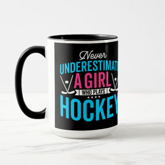 Nie unterschätzen wir Girl Hockey Tasse (Links)