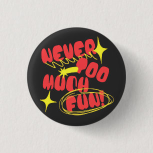 Nie zu viel Spaß Retro-Zitat-T-Shirt Bunt Button