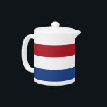 Niederlande-Flaggenteapot<br><div class="desc">Fügen Sie Ihrer Teesammlung eine Touch holländischer Eleganz hinzu, mit unserem exklusiven Teekessel unter der Flagge der Niederlande! Dieser Teekessel mit viel Liebe zum Detail ist mehr als nur ein funktioneller Gegenstand, er ist ein Feiern des niederländischen Erbes und des kulturellen Stolzes. Das auffallende Design zeigt die berühmte holländische Fahne...</div>