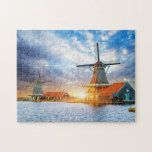 Niederländische Windmühlen Cloudy Sunset Rotterdam Puzzle<br><div class="desc">Dieses atemberaubende landschaftliche Reise-Puzzle zeichnet sich durch einen launenhaften Sonnenuntergang mit den holländischen Windmühlen auf den Kanälen in der Nähe von Rotterdam in den Niederlanden aus.</div>