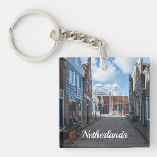 Niederländisches Dorf mit traditioneller Holzbrück Schlüsselanhänger