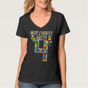 Niedlich 4. Geburtstag 4 Jahre Alte Blockjungen im T-Shirt