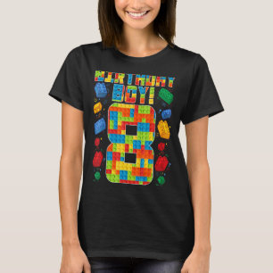 Niedlich 8. Geburtstag 8 Jahre alte Blockjungen im T-Shirt