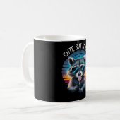 Niedlich aber Feral Funny Raccoon Kaffeetasse (Vorderseite Links)