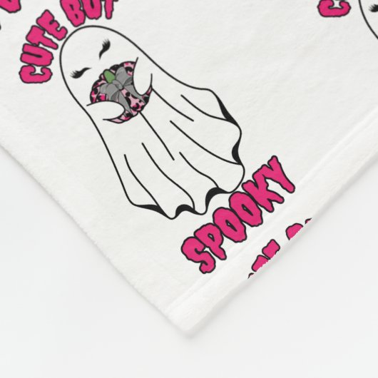 Niedlich, aber Spooky Halloween Ghost Holing a Pum Fleecedecke (Ecke)