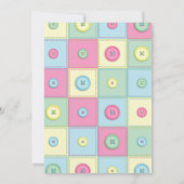 Niedlich als Button Baby Shower Nähen Quilting Einladung (Rückseite)