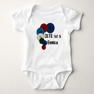 Niedlich als Button Baby Strampler