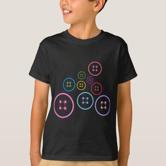 Niedlich als Button T-Shirt (Vorderseite)