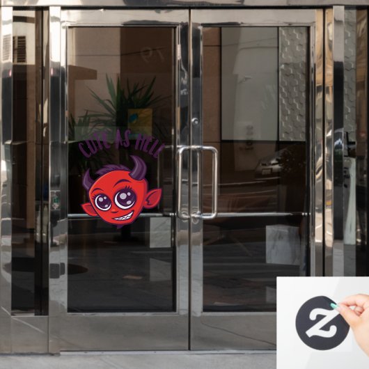 Niedlich als Hell Devil mit dunklem Text Fensteraufkleber (Büro Tür)
